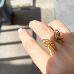 Peiliee Shop Golden Butterfly Ring