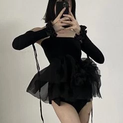 Mari Posa [Runway Couture] Dark Swan Set